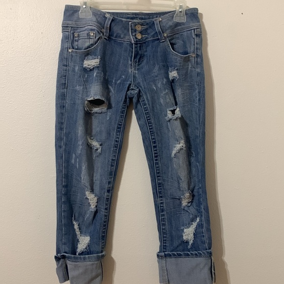 Almost Famous Capri Jeans Size 7 Few Stones missing on pockets Used - Picture 4 of 8